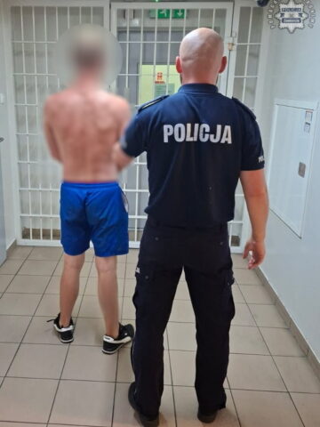 Złożeniec (gmina Pilica, powiat zawierciański). Pijany na motorowerze próbował zepchnąć z drogi policjantów. 7 sierpnia 2025. Złożeniec (gmina Pilica, powiat zawierciański). Pijany na motorowerze próbował zepchnąć z drogi policjantów. 7 sierpnia 2025.