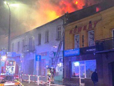 Będzin. Aleja Hugona Kołłątaja 14. Pożar. 7 grudnia 2025. Będzin. Aleja Hugona Kołłątaja 14. Pożar. 7 grudnia 2025.