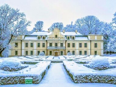 Będzin. Pałac Mieroszewskich po remoncie znów otwarty Będzin-Gzichów. Pałac Mieroszewskich zimą. Grudzień 2025.