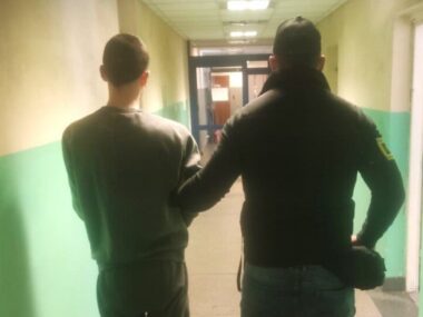 Będzin. Os. Syberka. Zatrzymanie 19-latka podejrzanego o znęcanie się nad babcią. 5 marca 2026 Będzin. Os. Syberka. Zatrzymanie 19-latka podejrzanego o znęcanie się nad babcią. 5 marca 2026