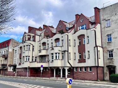 Będzin. Budynek przy ul. 11 Listopada (formalnie: Zawale 7). Tu będzie nowa siedziba Prokuratury Rejonowej. Będzin. Budynek przy ul. 11 Listopada (formalnie: Zawale 7). Tu będzie nowa siedziba Prokuratury Rejonowej.