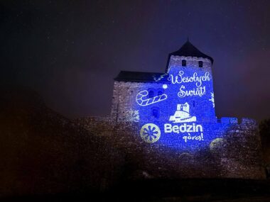 Zamek w Będzinie po liftingu. Co się zmieniło? GALERIA Zamek w Będzinie. Bożonarodzeniowa dekoracja świetlna. Grudzień 2025.