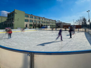 Będzin. Lodowisko plenerowe przy Ośrodku Sportu i Rekreacji. Będzin. Lodowisko plenerowe przy Ośrodku Sportu i Rekreacji.