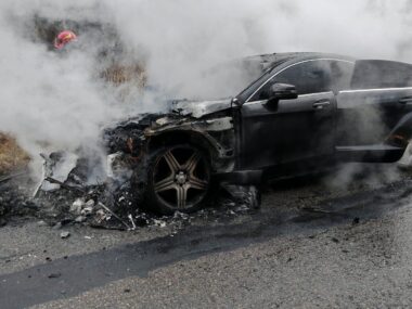Chruszczobród. Pożar samochodu osobowego Mercedes-Benz CLS. 20 listopada 2025. Chruszczobród. Pożar samochodu osobowego Mercedes-Benz CLS. 20 listopada 2025.