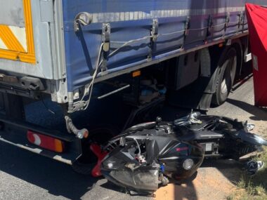 Śmierć 17-letniego motocyklisty przez naćpanego kierowcę Czeladź. Śmiertelny wypadek przy ulicy Wiejskiej. Nie żyje 18-letni motocyklista. 2 lipca 2025.