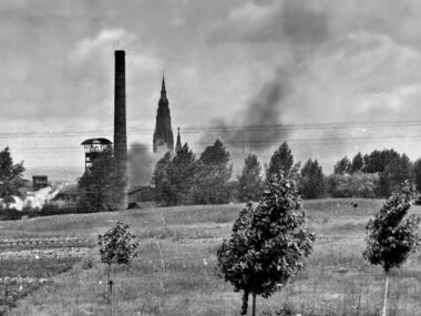 39 ofiar najtragiczniejszej katastrofy górniczej w Zagłębiu Dąbrowa. Kopalnia Węgla Kamiennego «Reden». Pożar. Lipiec 1935.