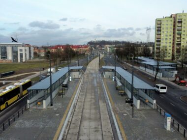 „TOP 5” inwestycji i zmian w 2024 roku w Zagłębiu Dąbrowskim Dąbowa Górnicza. Fragment głównej arterii miasta po przebudowie, między centrum a Gołonogiem.  Luty 2024 roku.