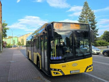 Dąbrowa Górnicza. Autobus linii nr 606. Dąbrowa Górnicza. Autobus linii nr 606.