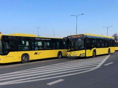 Dąbrowa Górnicza. Autobusy ZTM GZM przy dworcu kolejowym i obwodnicy śródmieścia. 3 lutego 2026. Dąbrowa Górnicza. Autobusy ZTM GZM przy dworcu kolejowym i obwodnicy śródmieścia. 3 lutego 2026.