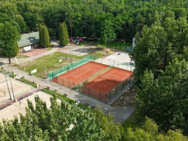 Nowe korty tenisowe w Dąbrowie Górn.. W sierpniu bezpłatne! Dąbrowa Górnicza. Korty tenisowe w parku Zielona. Lipiec 2025.