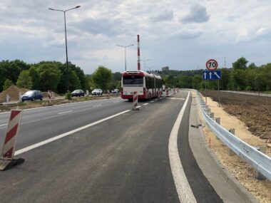 Sosnowiec. Koniec zwężenia, na części DK 94 i nowa łącznica Sosnowiec. Węzeł DK94 i ulicy Piotrkowskiej w budowie. 7 maja 2025.
