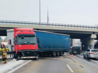 Sosnowiec. Droga S1 przed wiaduktem w ulicy Henryka Dobrzańskiego „Hubala”. 23 listopada 2025. Sosnowiec. Droga S1 przed wiaduktem w ulicy Henryka Dobrzańskiego „Hubala”. 23 listopada 2025.