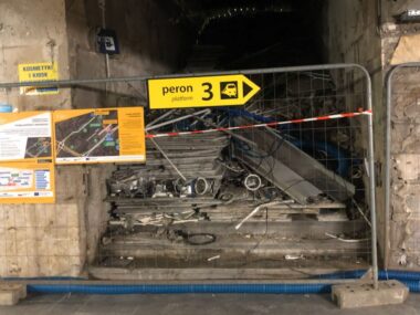 Sosnowiec. Tunel dla pieszych pod dworcem kolejowym głównym. Wejście na peron 2. 18 stycznia 2026. Sosnowiec. Tunel dla pieszych pod dworcem kolejowym głównym. Wejście na peron 2. 18 stycznia 2026.