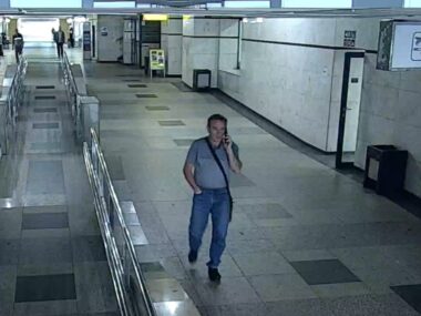 Sosnowiec. Tunel pod dworcem kolejowym Sosnowiec Główny. Podejrzany o pobicie przechodnia. 27 kwietnia 2025. Sosnowiec. Tunel pod dworcem kolejowym Sosnowiec Główny. Podejrzany o pobicie przechodnia. 27 kwietnia 2025.