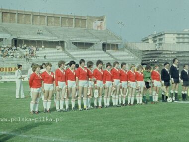 Awans piłkarek na ME. Wszystko zaczęło się dawno w Sosnowcu Kobieca reprezentacja Polski w piłce nożnej przed meczem Włochy – Polska, rok 1981.