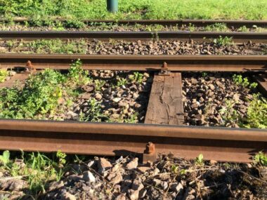 Przebudowa torów do Milowic, plany dla Kazimierza i centrum Sosnowiec-Milowice. Torowisko tramwajowe przy ulicy Krzysztofa Kamila Baczyńskiego (okolice ulicy Przygranicznej). 30 czerwca 2025.