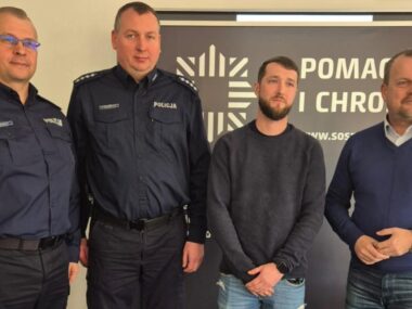 Sosnowiec. Wzorowa postawa mieszkańca i policjanta Sosnowiec. Oficjalne podziękowania za wzorową postawę mieszkańca miasta oraz policjanta w związku ze sprawą zabójstwa z dnia 26 lutego 2025 na ul. Wspólnej. 20 marca 2025