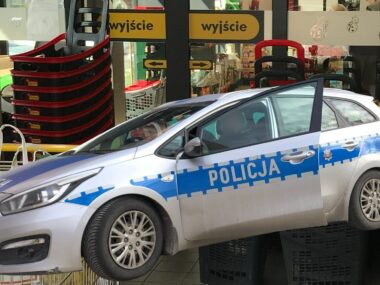 Sosnowiec Niwka Ul Konstytucji 3 Sklep Biedronka Policja Fot Robert Lechowski 01 Sosnowiec Niwka Ul Konstytucji 3 Sklep Biedronka Policja Fot Robert Lechowski 01