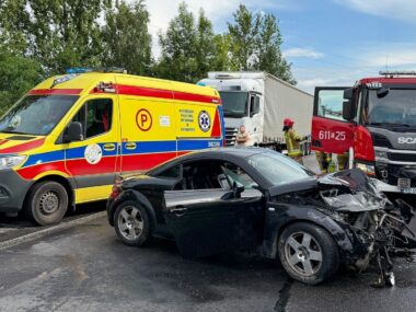 Zderzenie dwóch Audi w Sosnowcu. Zablokowana droga S1 Droga ekspresowa S1 w Sosnowcu, w kierunku Dąbrowy Górniczej. Zderzenie dwóch Audi. 1 sierpnia 2025.
