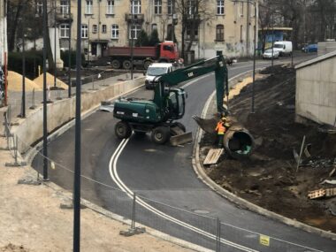 Sosnowiec. Przebudowa wiaduktu kolejowego i drogi między Sielcem a Pogonią (plac Tadeusza Kościuszki / ulica Nowopogońska). 22 grudnia 2025. Sosnowiec. Przebudowa wiaduktu kolejowego i drogi między Sielcem a Pogonią (plac Tadeusza Kościuszki / ulica Nowopogońska). 22 grudnia 2025.