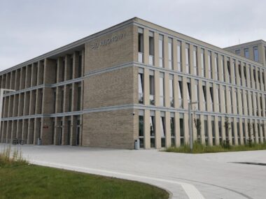 Sosnowiec-Sielec. Nowa siedziba Sądu Rejonowego przy ulicy Kombajnistów 78. 21 sierpnia 2025. Sosnowiec-Sielec. Nowa siedziba Sądu Rejonowego przy ulicy Kombajnistów 78. 21 sierpnia 2025.