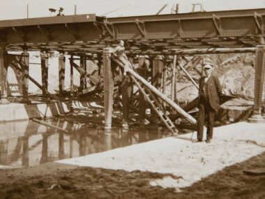 W marcu 1931 roku otwarto tzw. tunel katowicki w Sosnowcu. Po 94 latach wiadukt nad ulicą Piłsudskiego przechodzi do historii Sosnowiec. Tunel katowicki - czas budowy. Rok 1928.