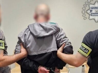 Pijany 51-latek zamordował nożem swą 46-letnią konkubinę! Zatrzymanie podejrzanego o zabójstwo konkubiny przy ulicy Stanisława Małachowskiego w Sosnowcu. 30 kwietnia 2025.