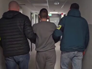 Sosnowiec. Mateusz Sz. – podejrzany o zabójstwo swojej żony Pauliny na oczach dziecka – zatrzymany. 26 lutego 2025. Sosnowiec. Mateusz Sz. – podejrzany o zabójstwo swojej żony Pauliny na oczach dziecka – zatrzymany. 26 lutego 2025.