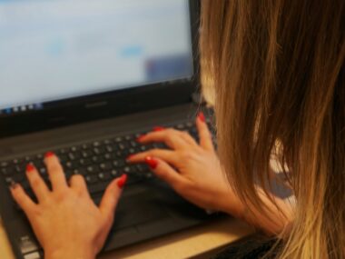 „Żołnierz niemiecki” oszukał Polkę na ponad 65 tys. złotych Zawiercie. Oszustwo matrymonialne.