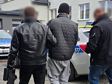 Kierowca celowo wjechał w pieszych na chodniku „za karę” Zawiercie Ul Nowowierzbowa Celowe Potracenie Pieszych