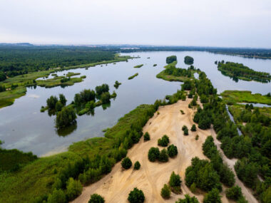 Piasek, plaża, piękne widoki. Oto zalew Kuźnica Warężyńska Zbiornik Kuźnica Warężyńska