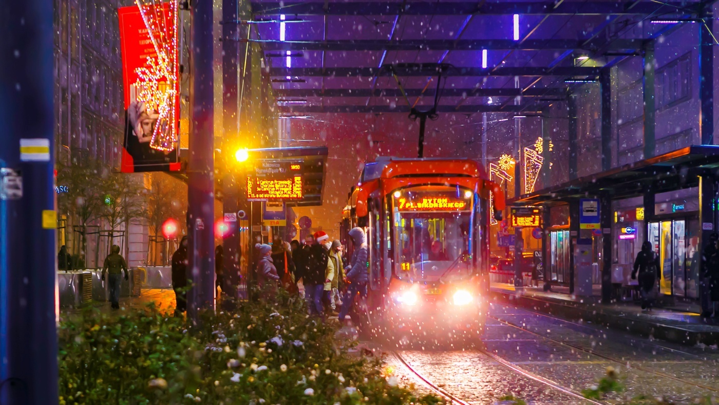 Tańsze krótkie przejazdy i więcej czasu w podróż. Zmiany w taryfie Transport GZM i brak biletów u kierowców
